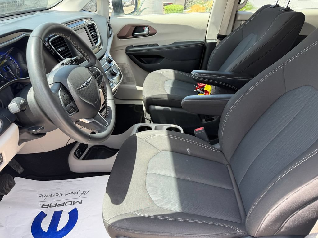 Used 2023 Chrysler Voyager LX FWD image 12