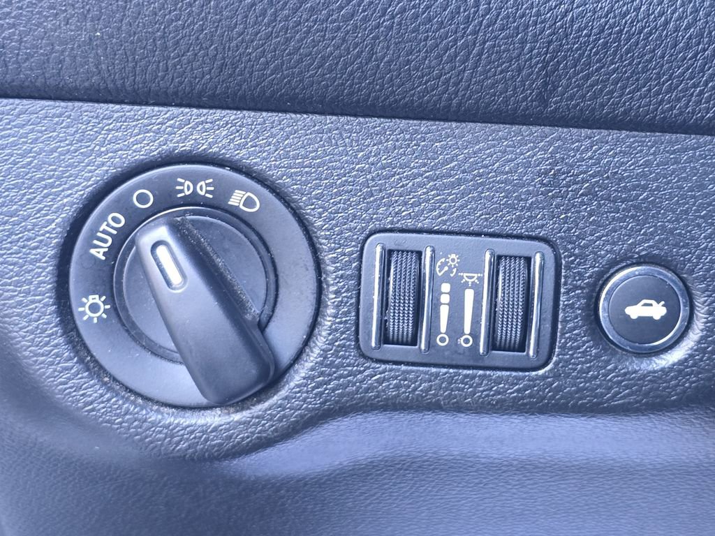 Used 2023 Dodge Challenger SXT image 10