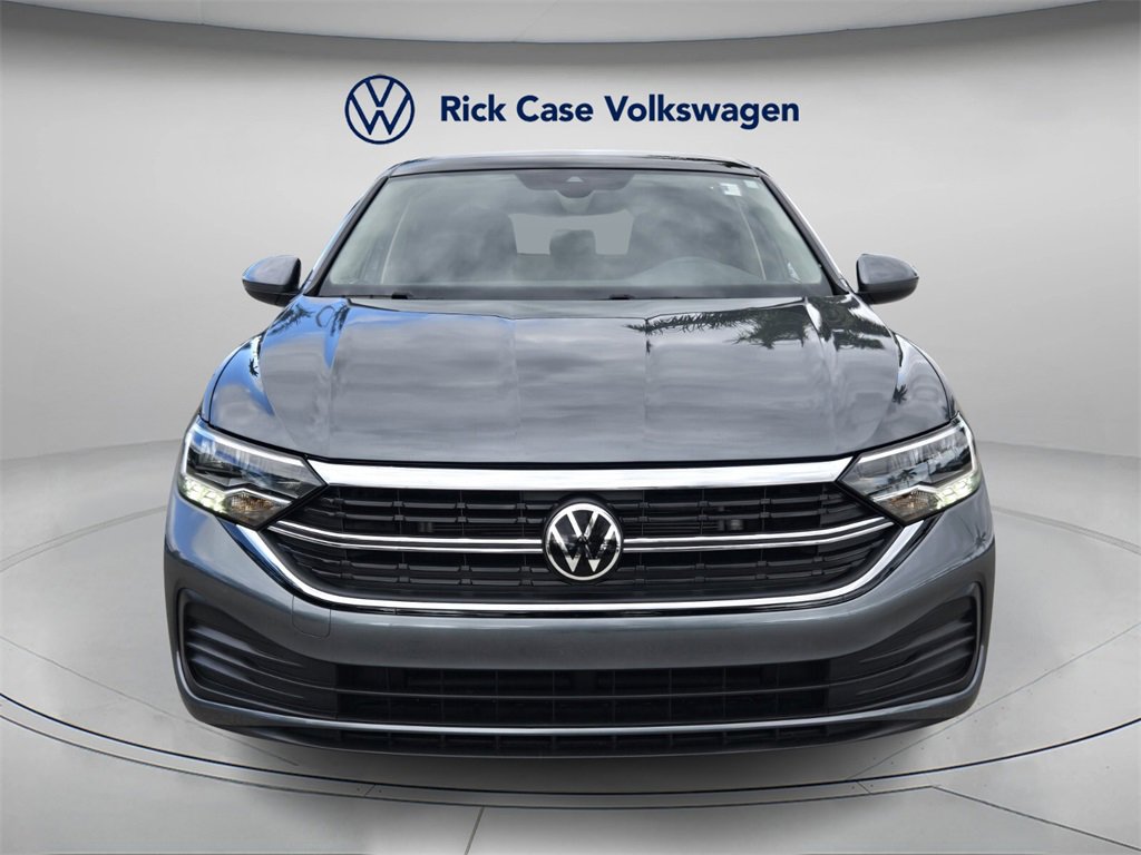 Certified 2024 Volkswagen Jetta SE w/ Panoramic Sunroof Package image 4
