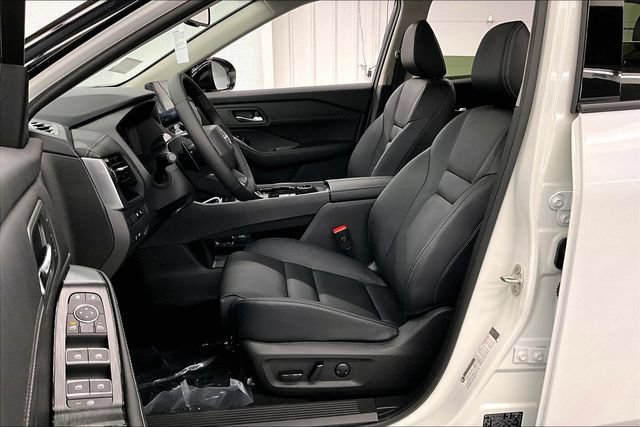New 2025 Nissan Rogue SL w/ Tech Package AWD/4WD image 9