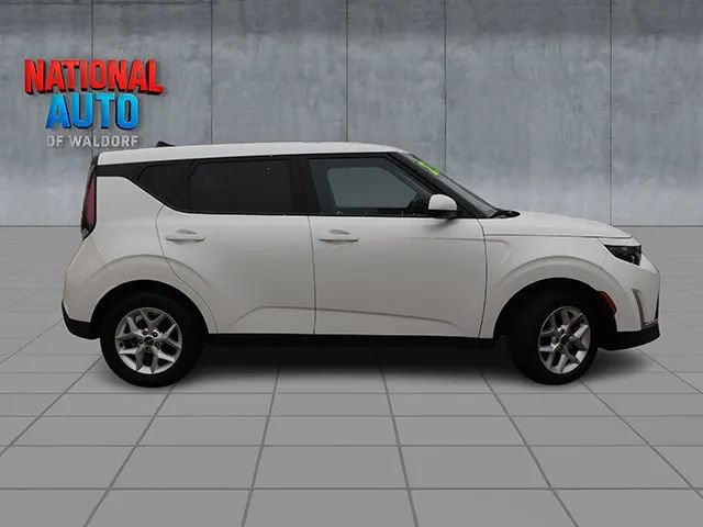 Used 2023 Kia Soul LX w/ Option Group 015 FWD image 4