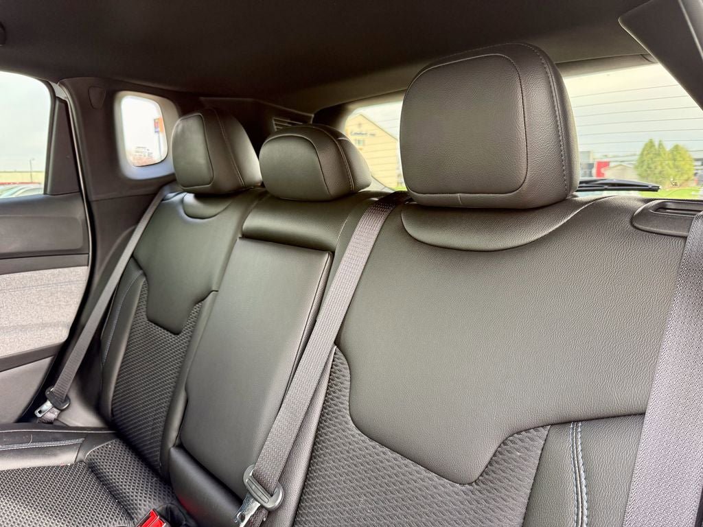 Used 2025 Jeep Compass Latitude AWD/4WD image 12