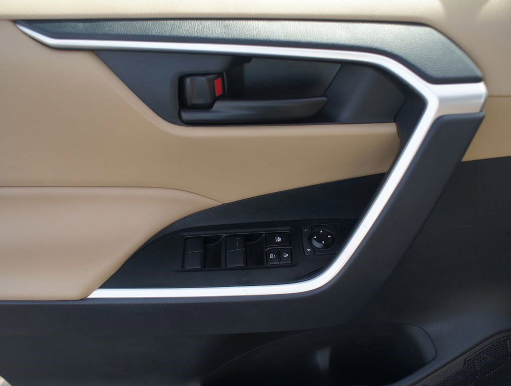 Used 2025 Toyota RAV4 LE FWD image 25