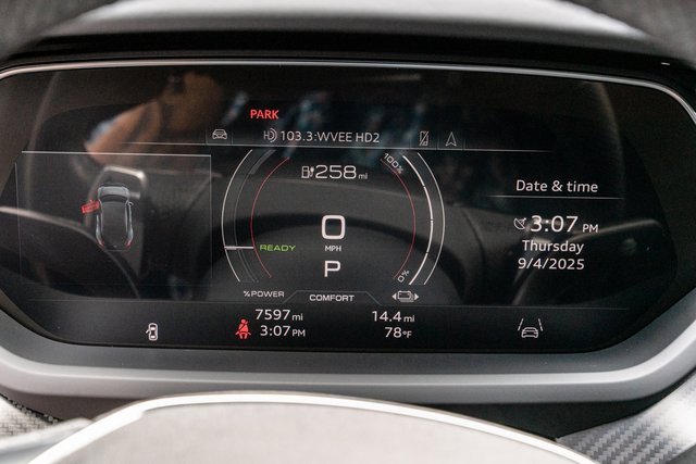 Used 2023 Audi e-tron GT Prestige image 14