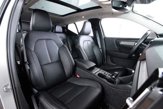 Certified 2025 Volvo XC40 B5 Plus image 19