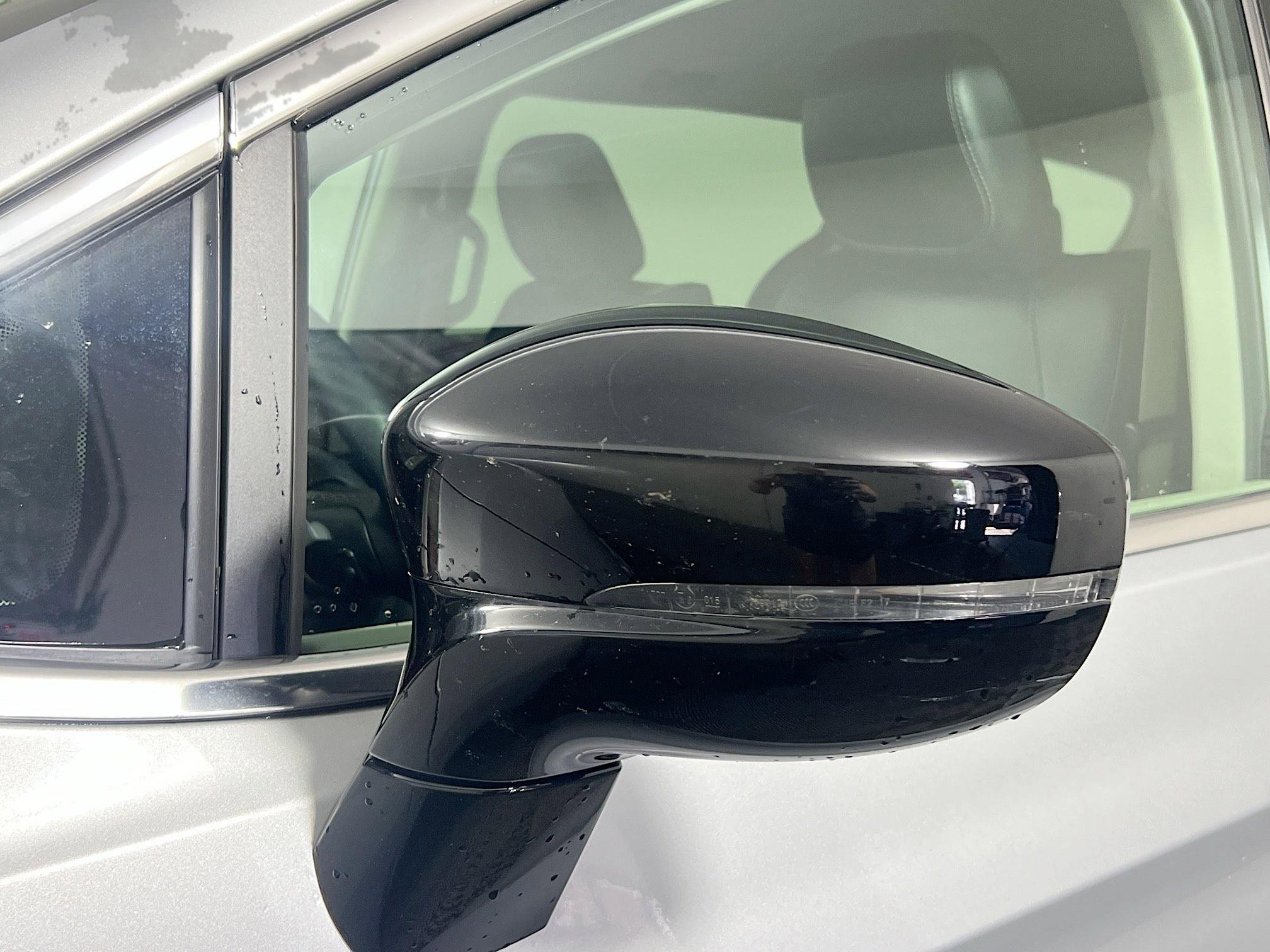 Used 2024 Chrysler Pacifica Touring-L image 12