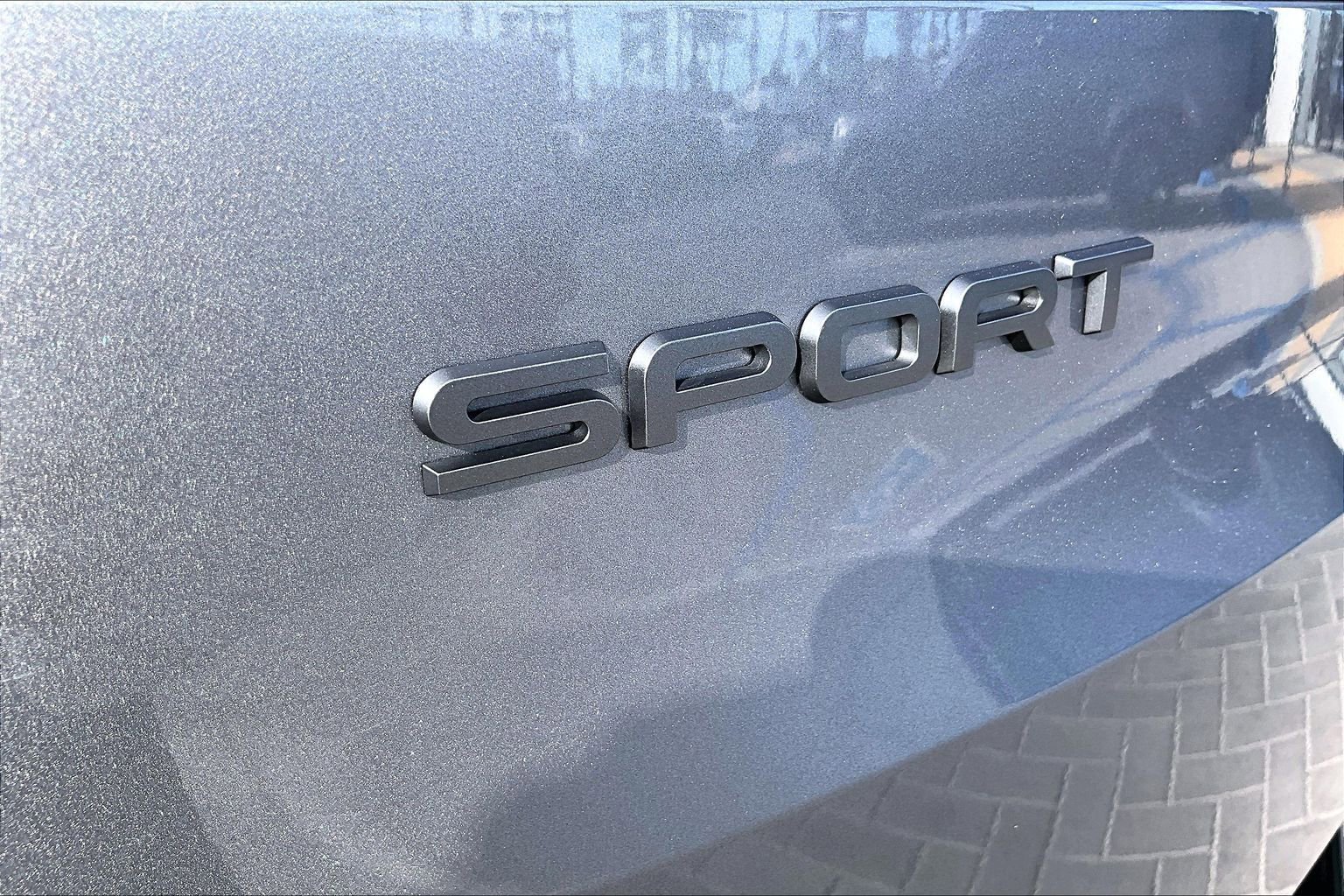 Used 2025 Land Rover Range Rover Sport image 8