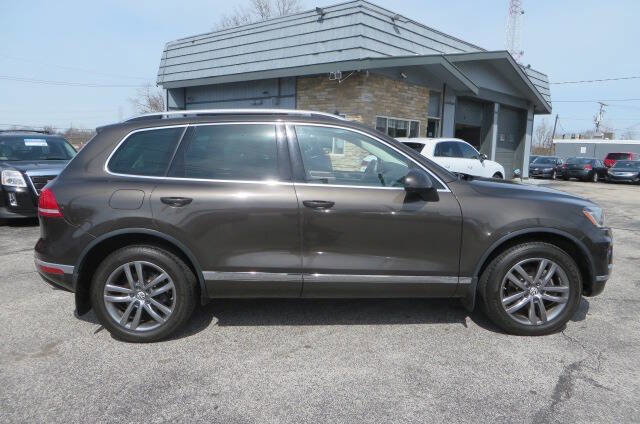 Used 2016 Volkswagen Touareg Sport AWD/4WD image 10