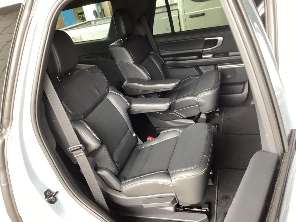 New 2026 Ford Expedition Platinum w/ Stealth Appearance Package AWD/4WD image 50