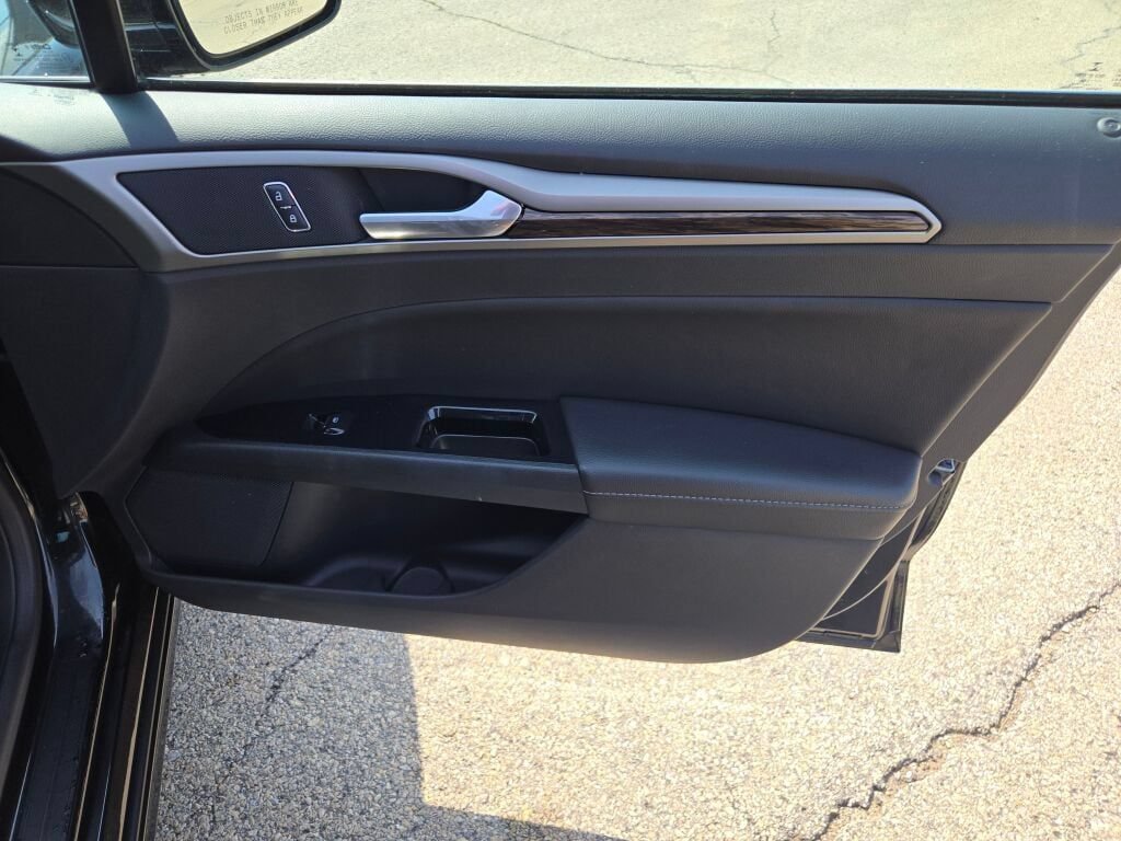 Used 2014 Ford Fusion SE w/ Equipment Group 202A FWD image 6