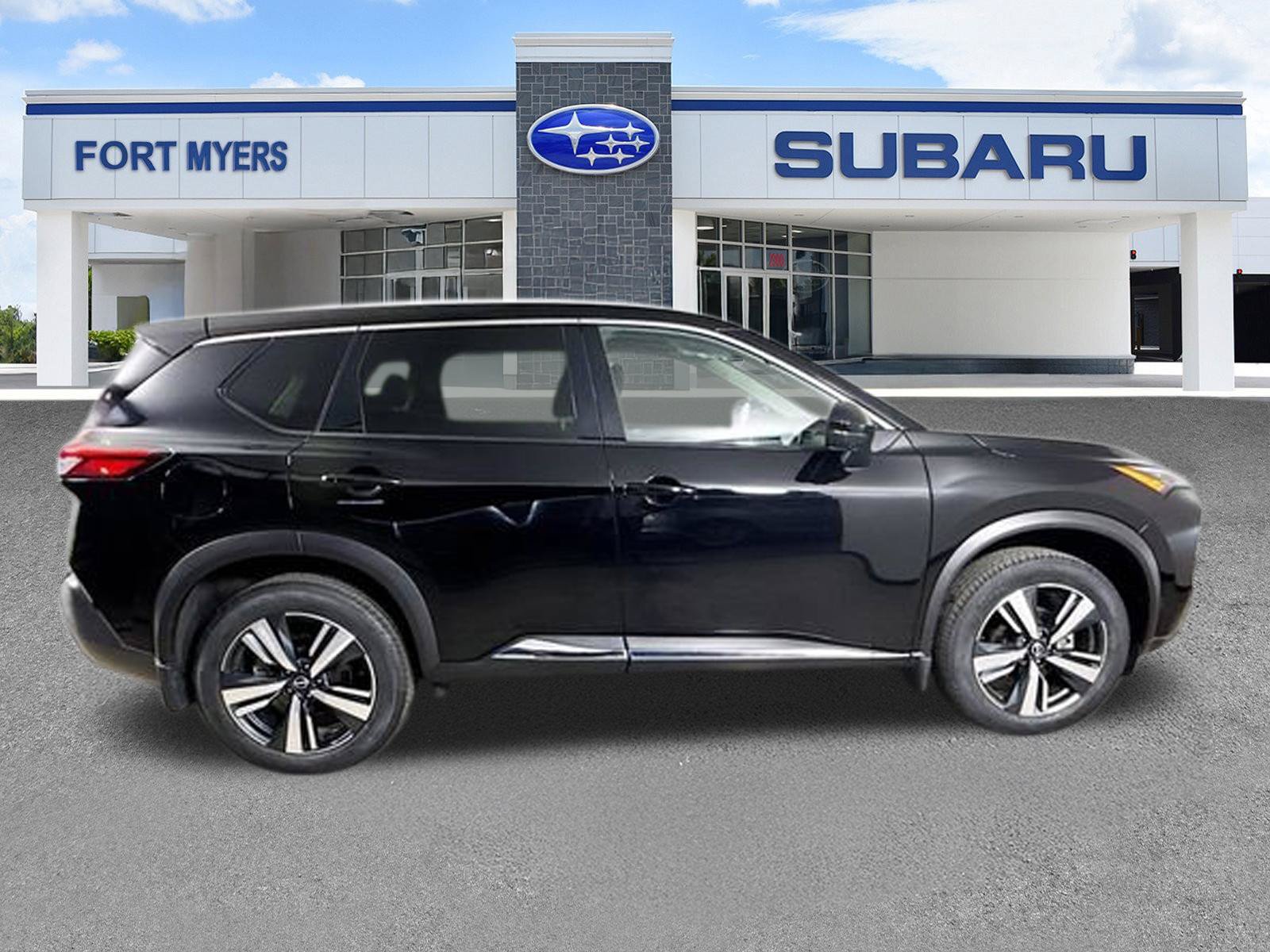 Used 2023 Nissan Rogue SL AWD/4WD image 2