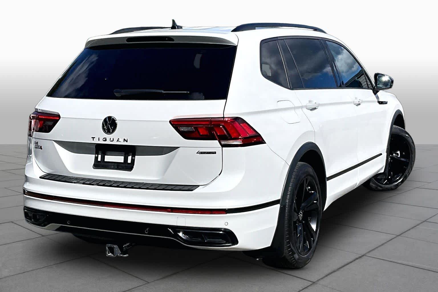Used 2024 Volkswagen Tiguan SE R-Line AWD/4WD image 13