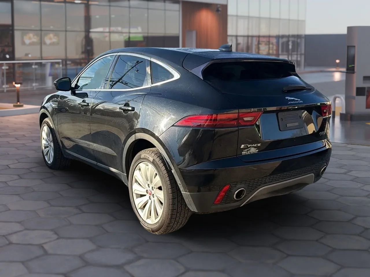 Used 2018 Jaguar E-PACE SE image 8