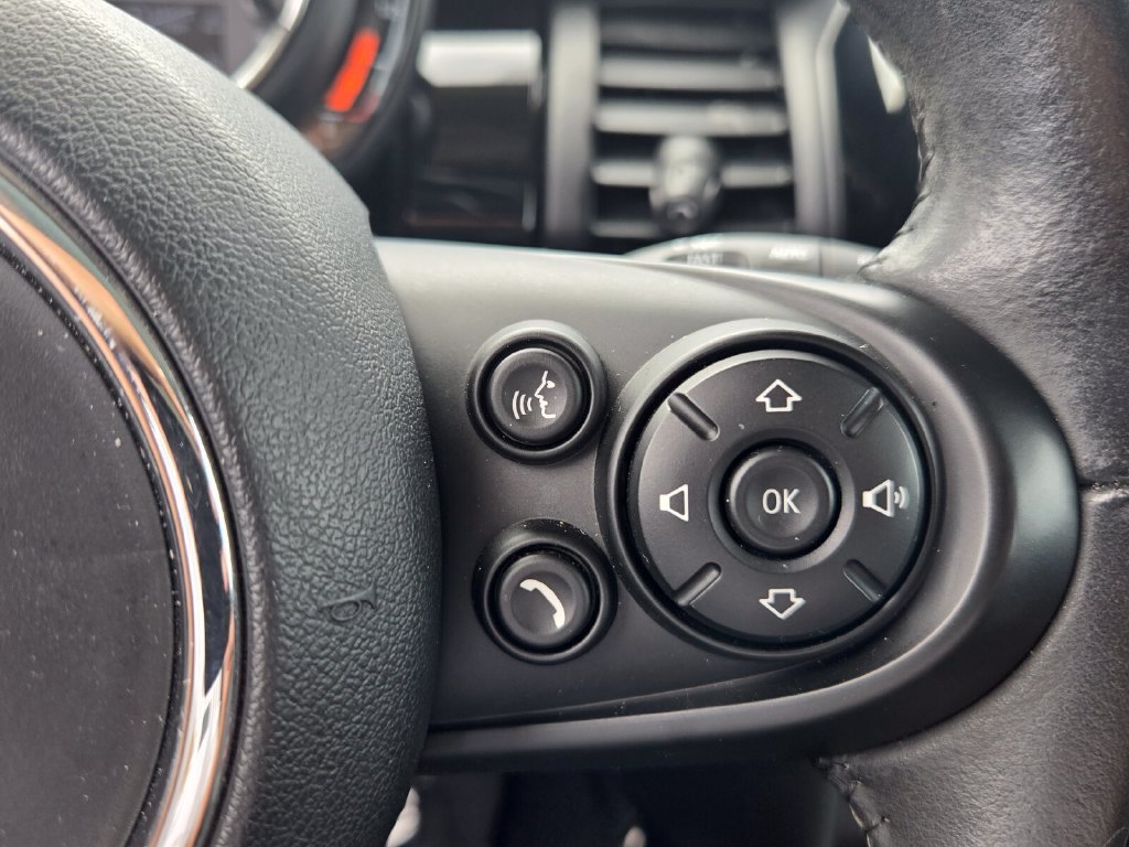 Used 2019 MINI Cooper 2-Door Hardtop FWD image 23