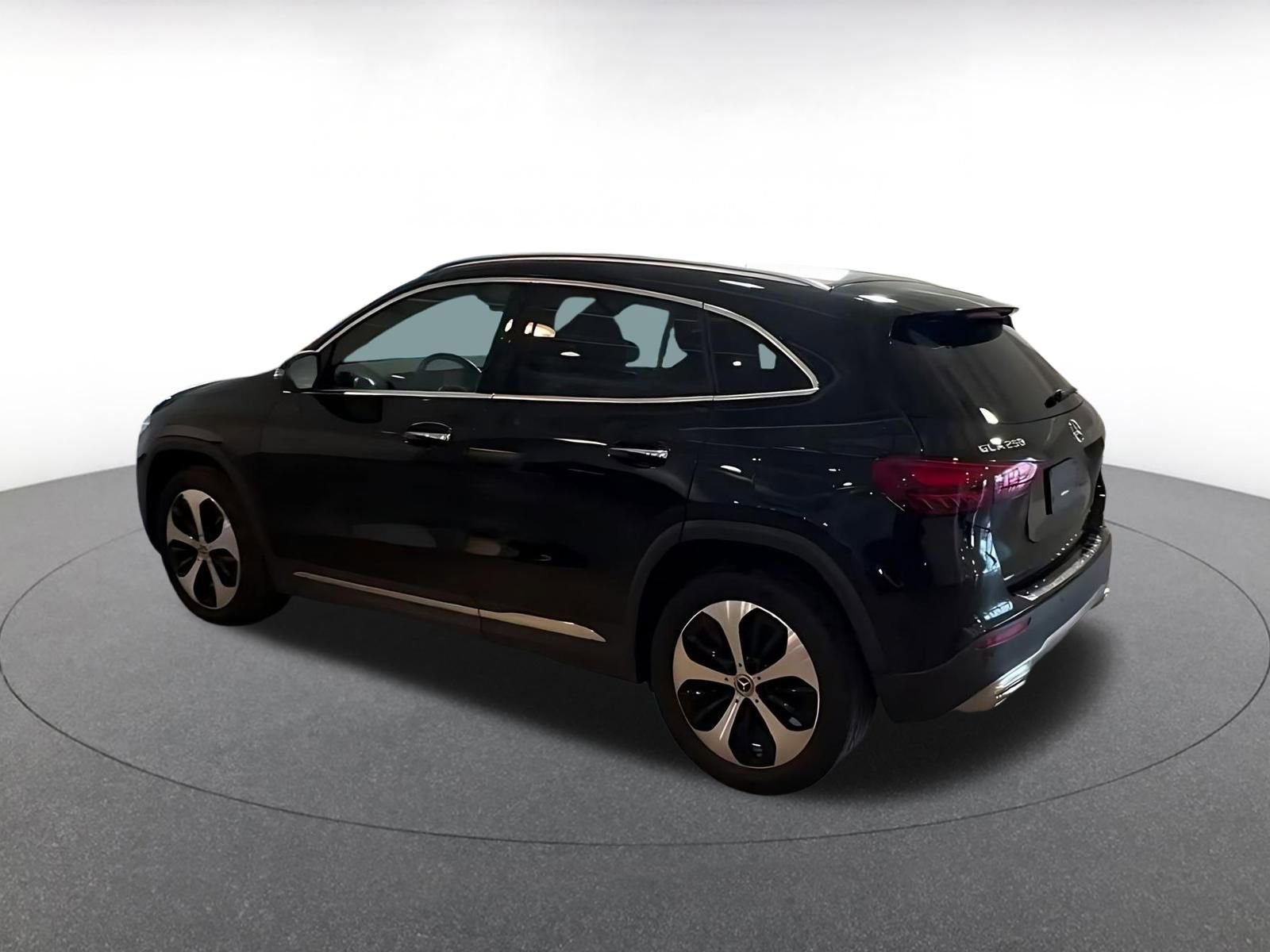 Used 2025 Mercedes-Benz GLA 250 image 9