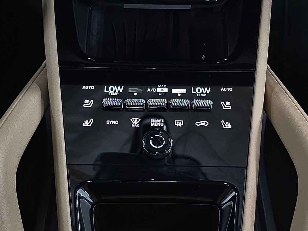 Certified 2024 Porsche Cayenne Coupe AWD/4WD image 19