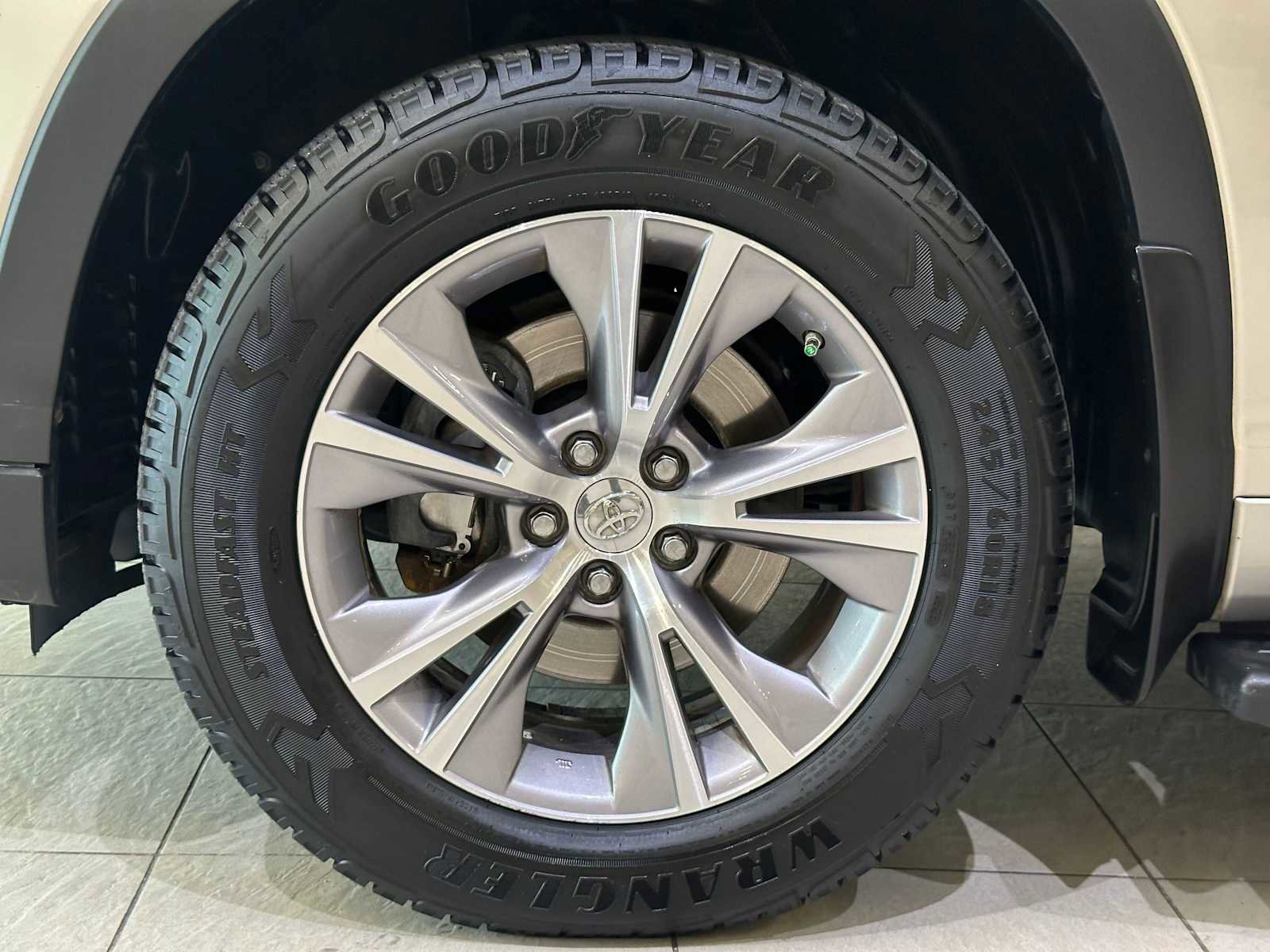 Used 2015 Toyota Highlander XLE AWD/4WD image 9