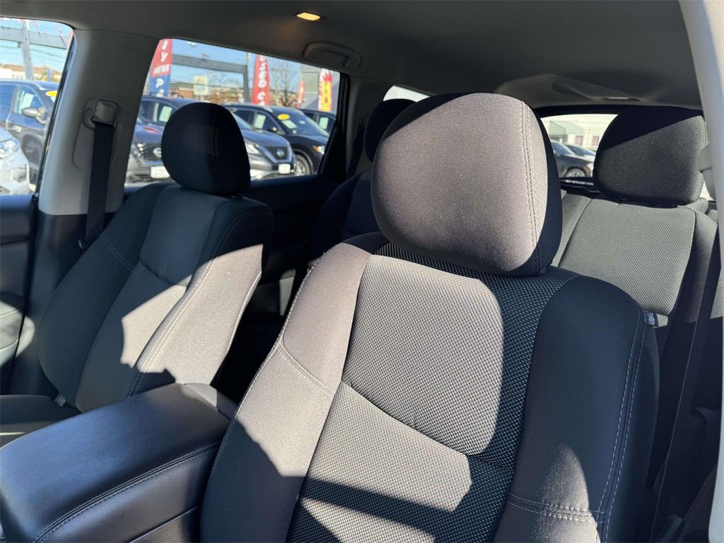 Used 2020 Nissan Pathfinder S image 18