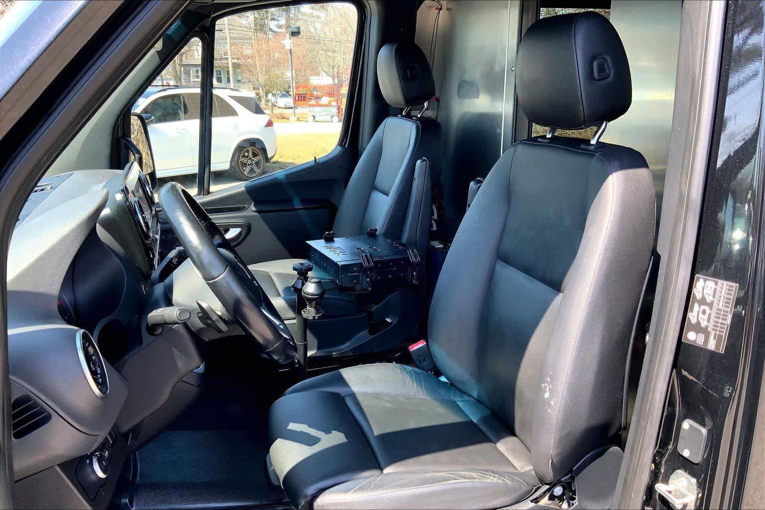 Used 2022 Mercedes-Benz Sprinter 3500 image 9