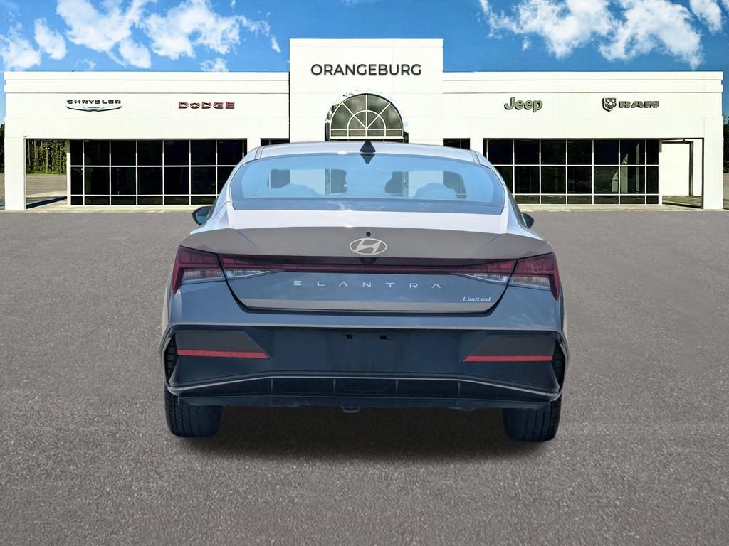 Used 2025 Hyundai Elantra Limited FWD image 6
