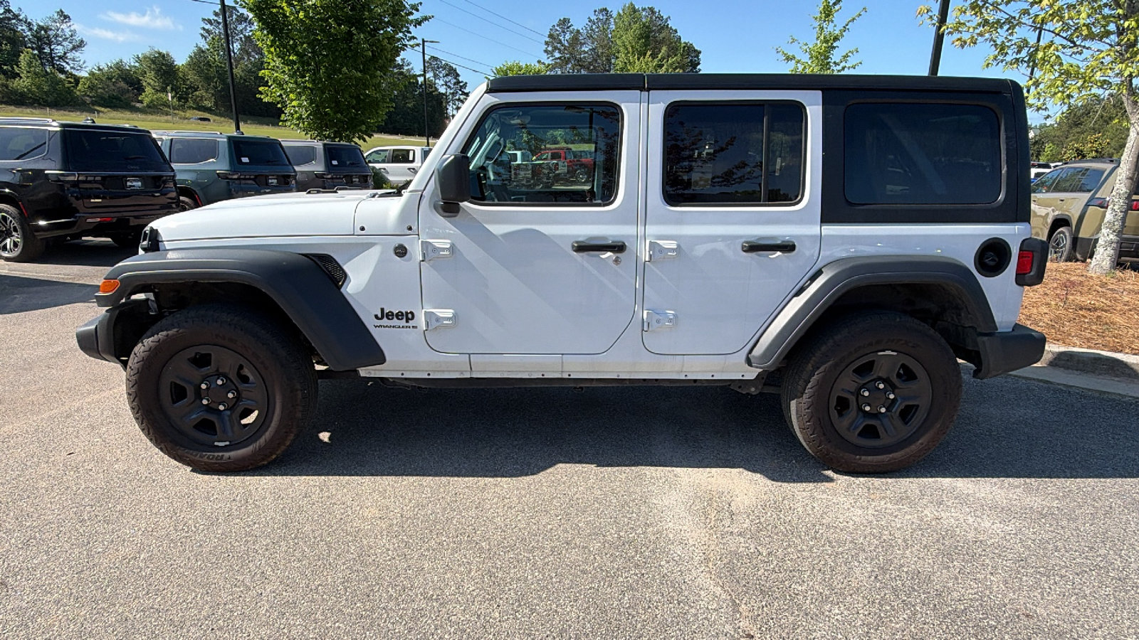 Used 2024 Jeep Wrangler Unlimited Sport AWD/4WD image 11