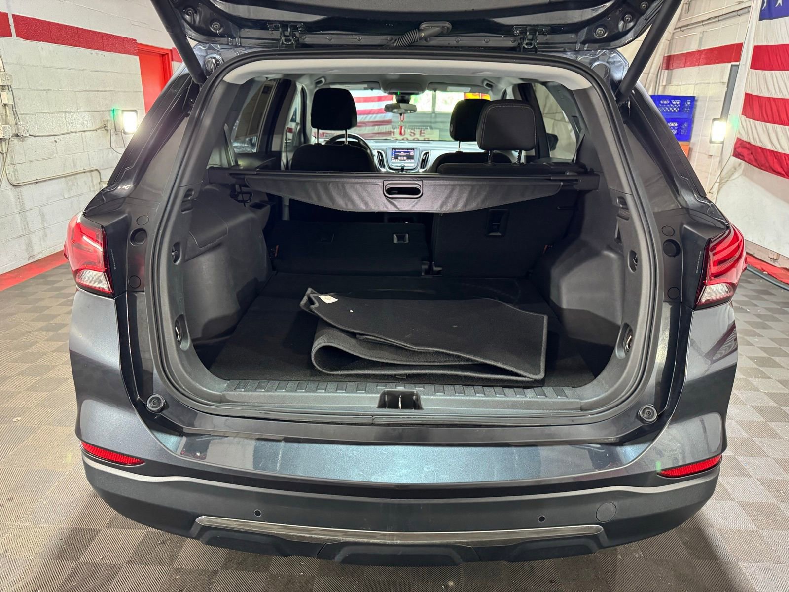 Used 2023 Chevrolet Equinox LT w/ Driver Convenience Package image 23