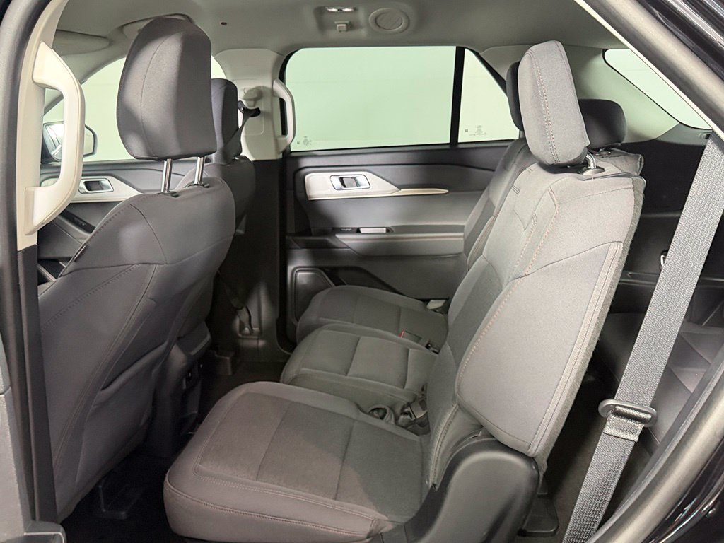 Used 2025 Ford Explorer Active RWD image 18