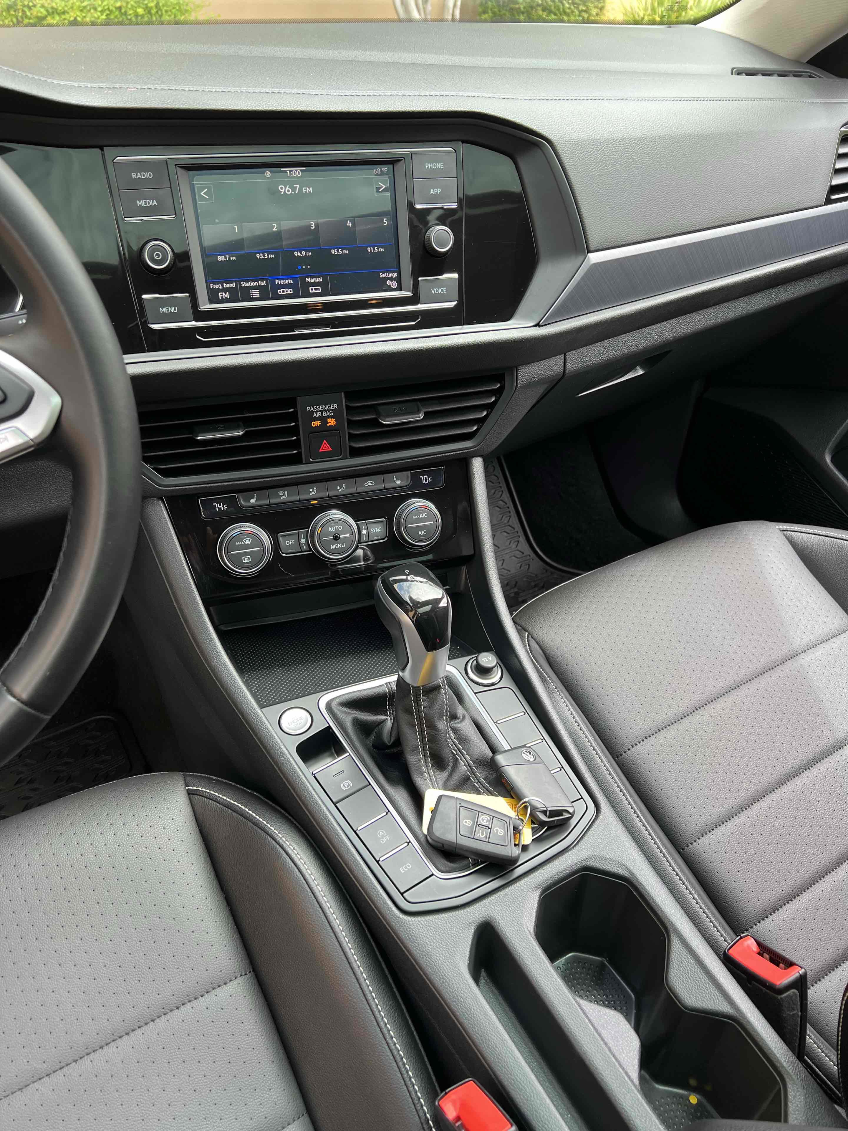 Used 2023 Volkswagen Jetta SE w/ Panoramic Sunroof Package FWD image 33