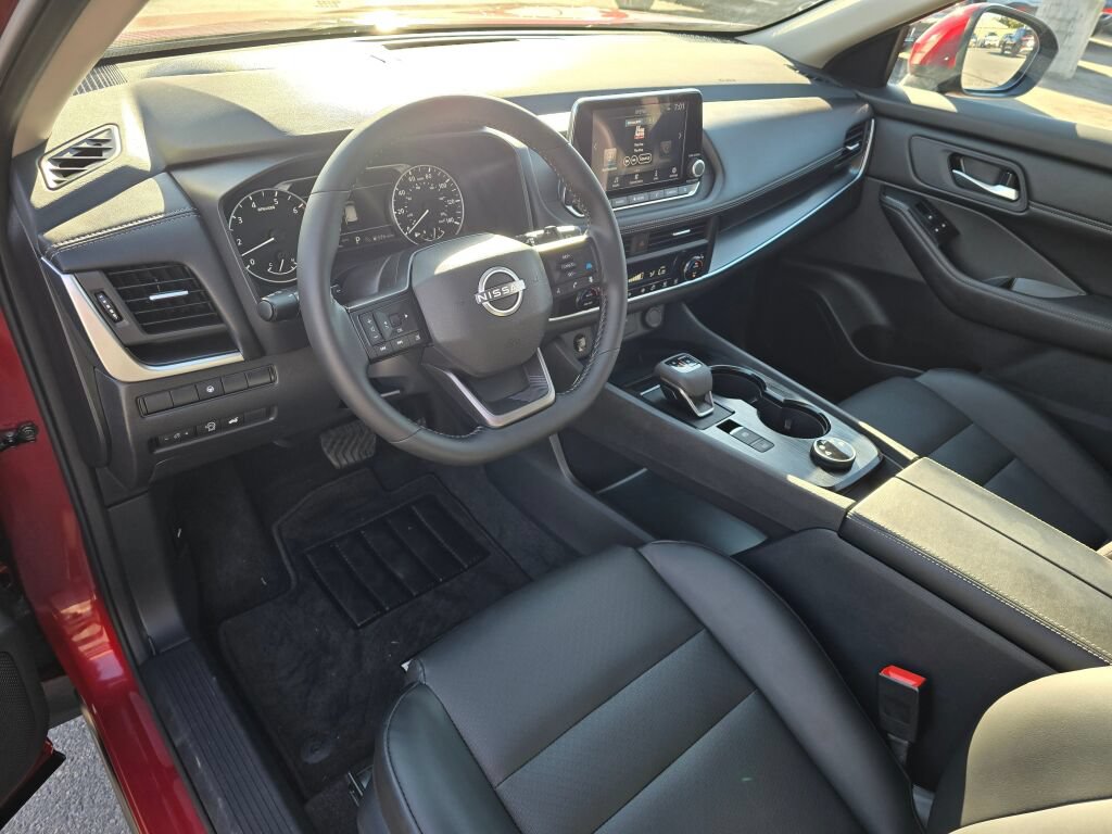 Used 2026 Nissan Rogue SV w/ SV Premium Package AWD/4WD image 2