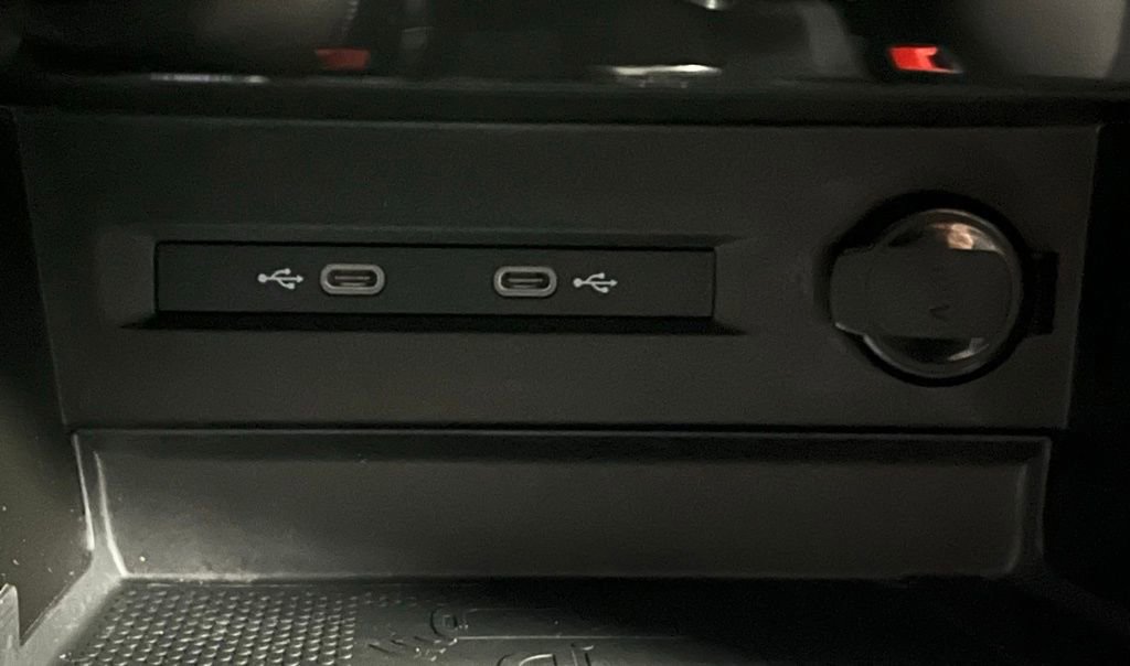 Used 2023 Volkswagen Taos SE w/ Panoramic Sunroof Package image 12