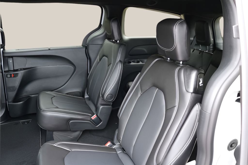New 2026 Chrysler Pacifica Select FWD image 15