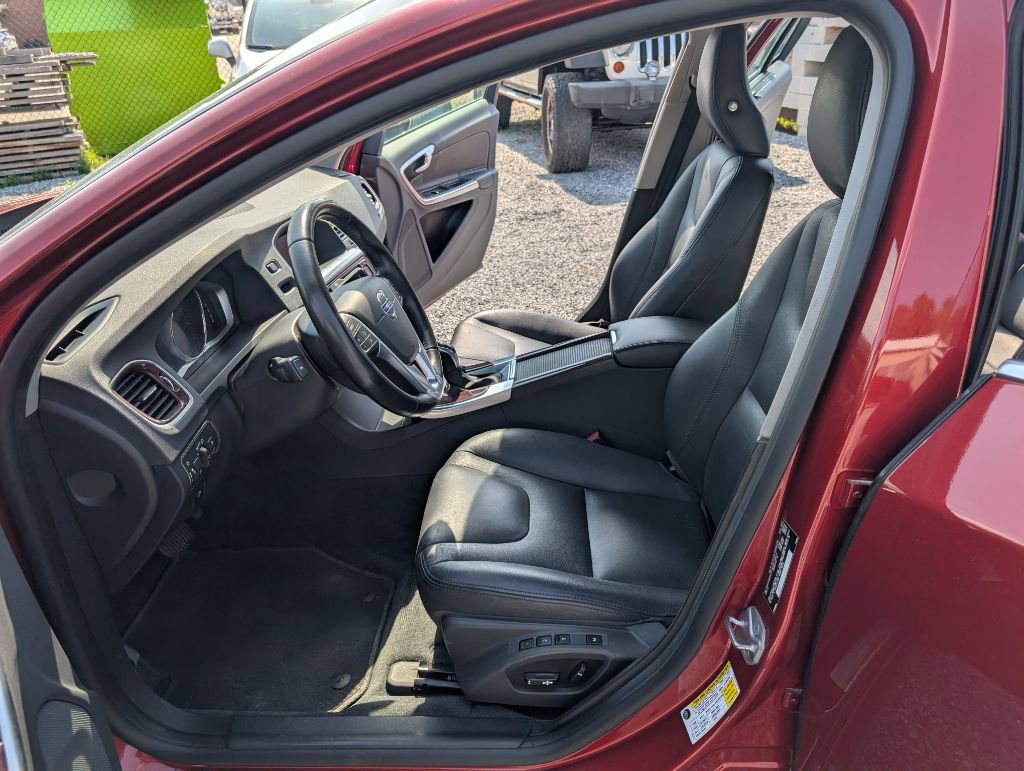 Used 2017 Volvo S60 T5 Inscription image 13