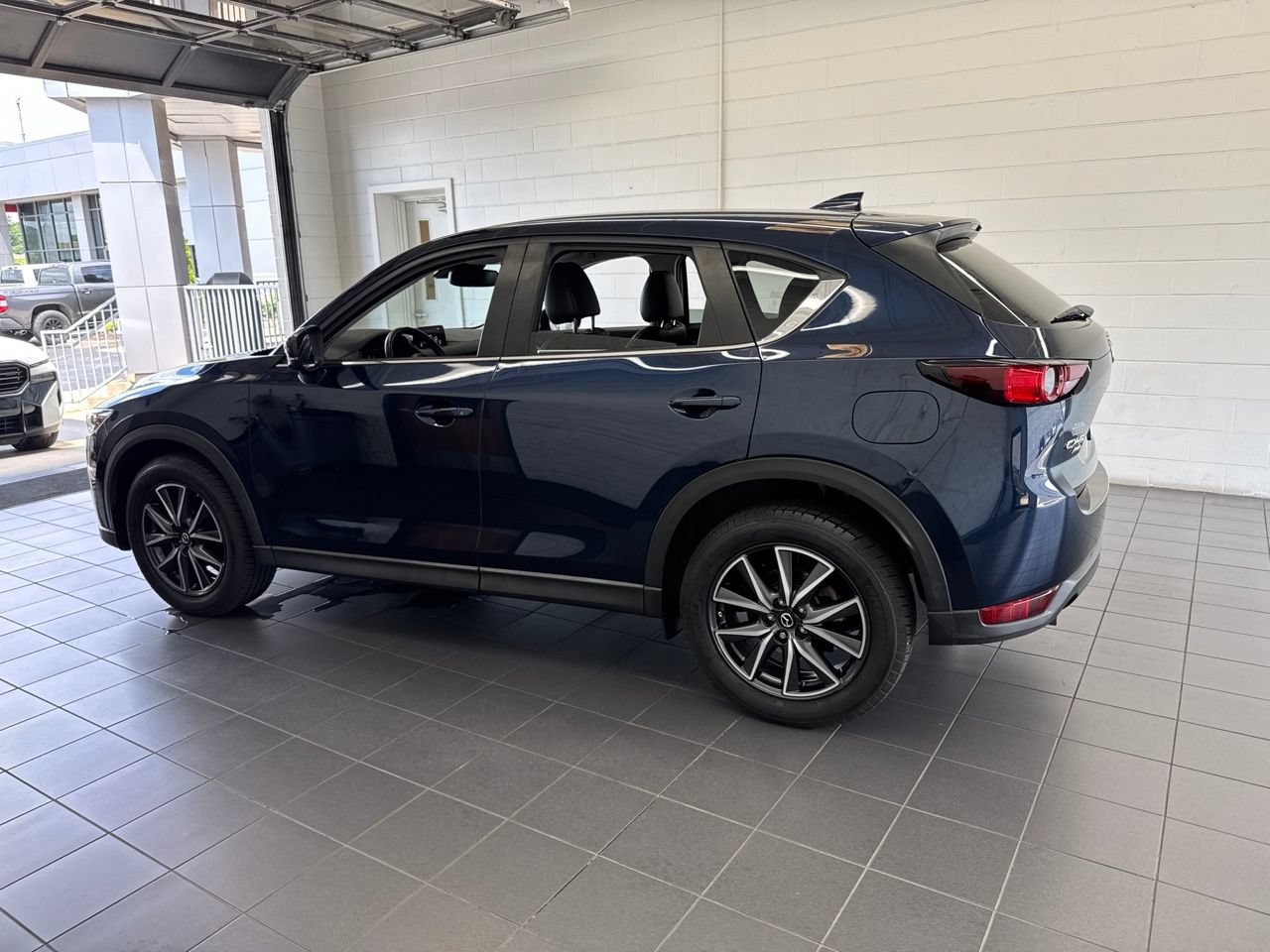 Used 2018 MAZDA CX-5 Touring w/ Preferred Equipment Package AWD/4WD image 5