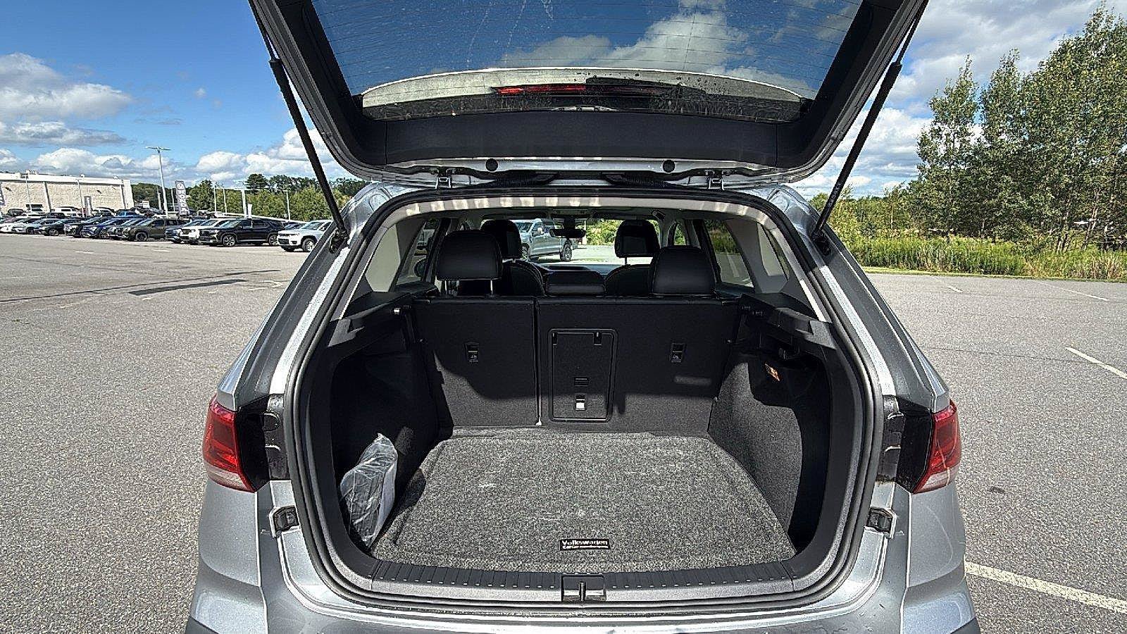 Used 2023 Volkswagen Taos SE w/ Panoramic Sunroof Package AWD/4WD image 20