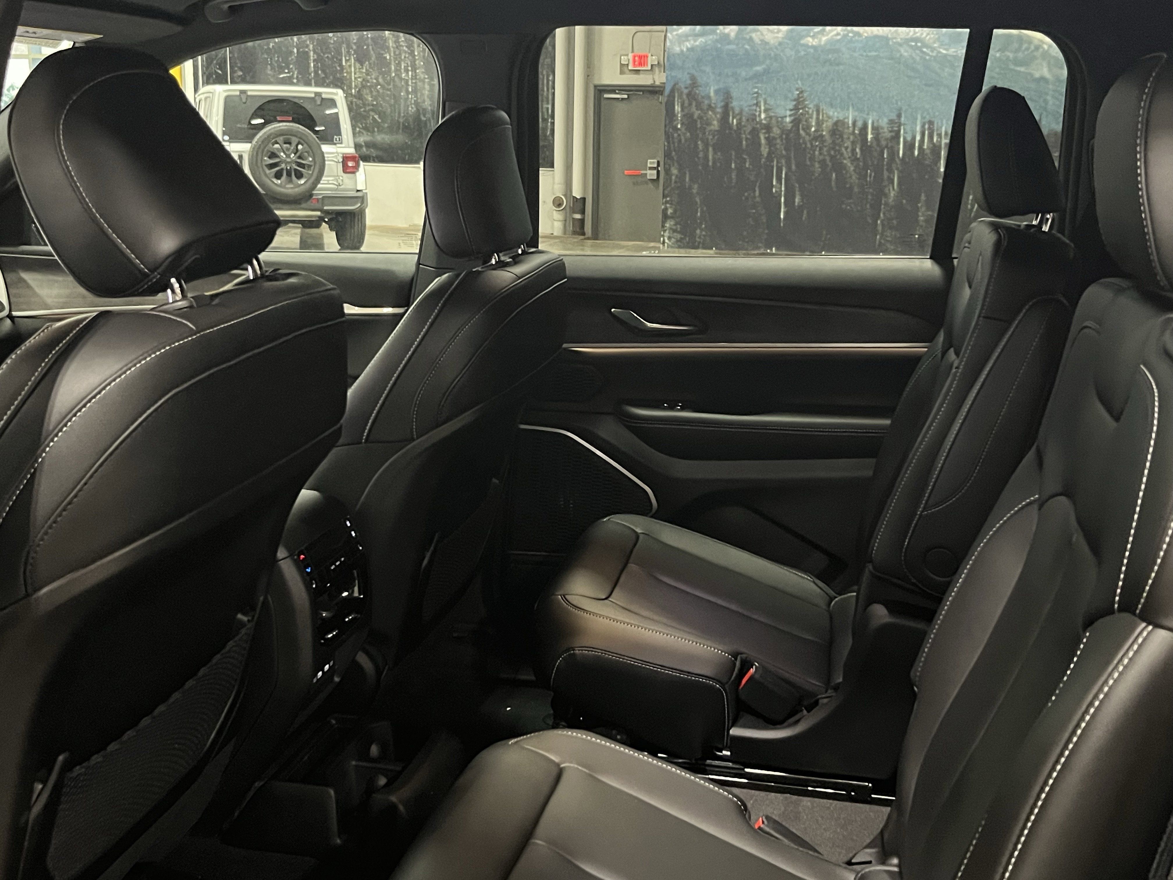 New 2026 Jeep Grand Cherokee L Limited AWD/4WD image 13