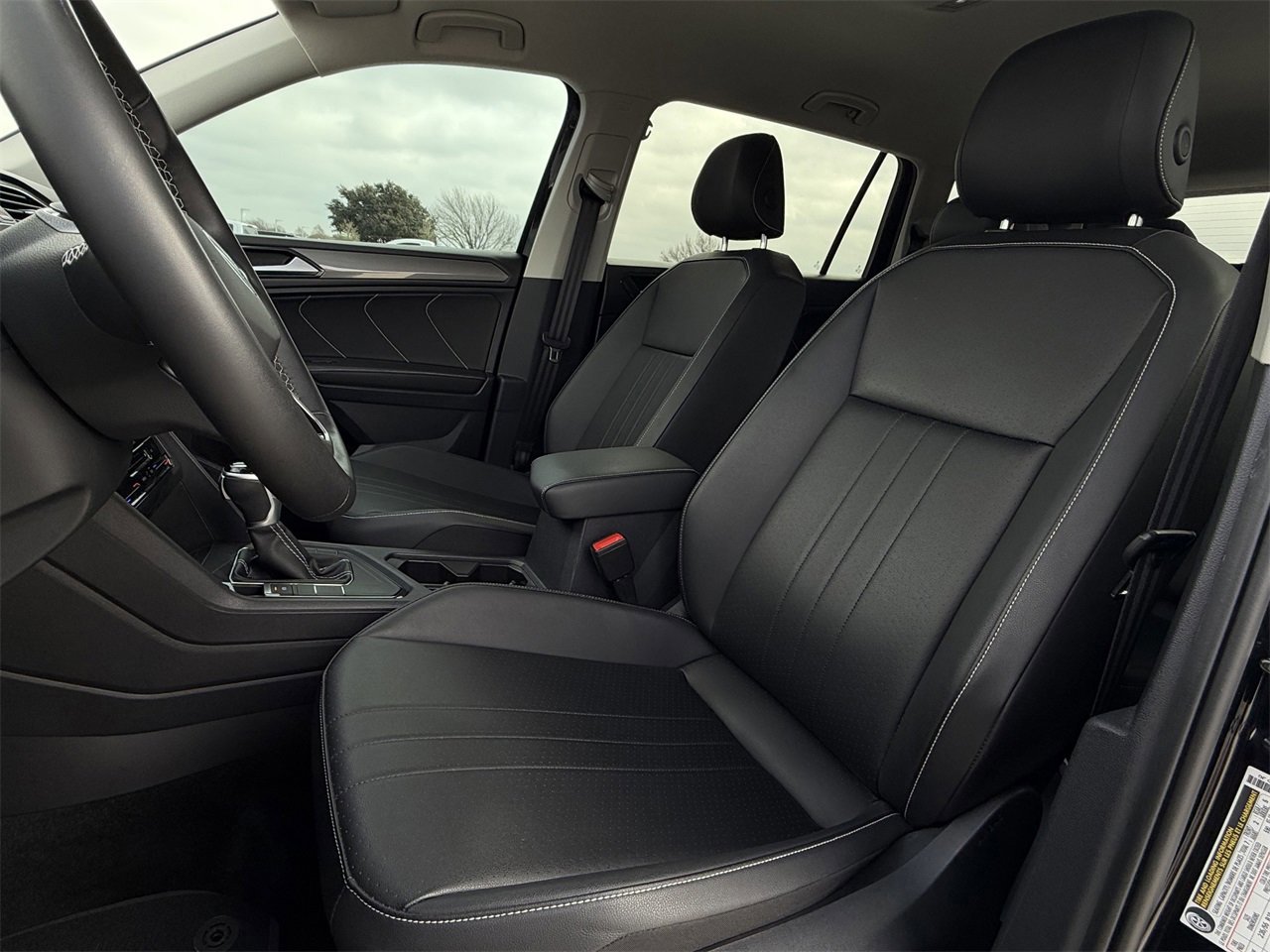 Used 2023 Volkswagen Tiguan SE image 24