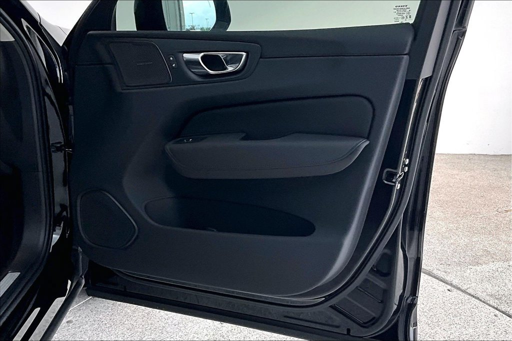 New 2026 Volvo XC60 B5 Plus w/ Climate Package AWD/4WD image 10