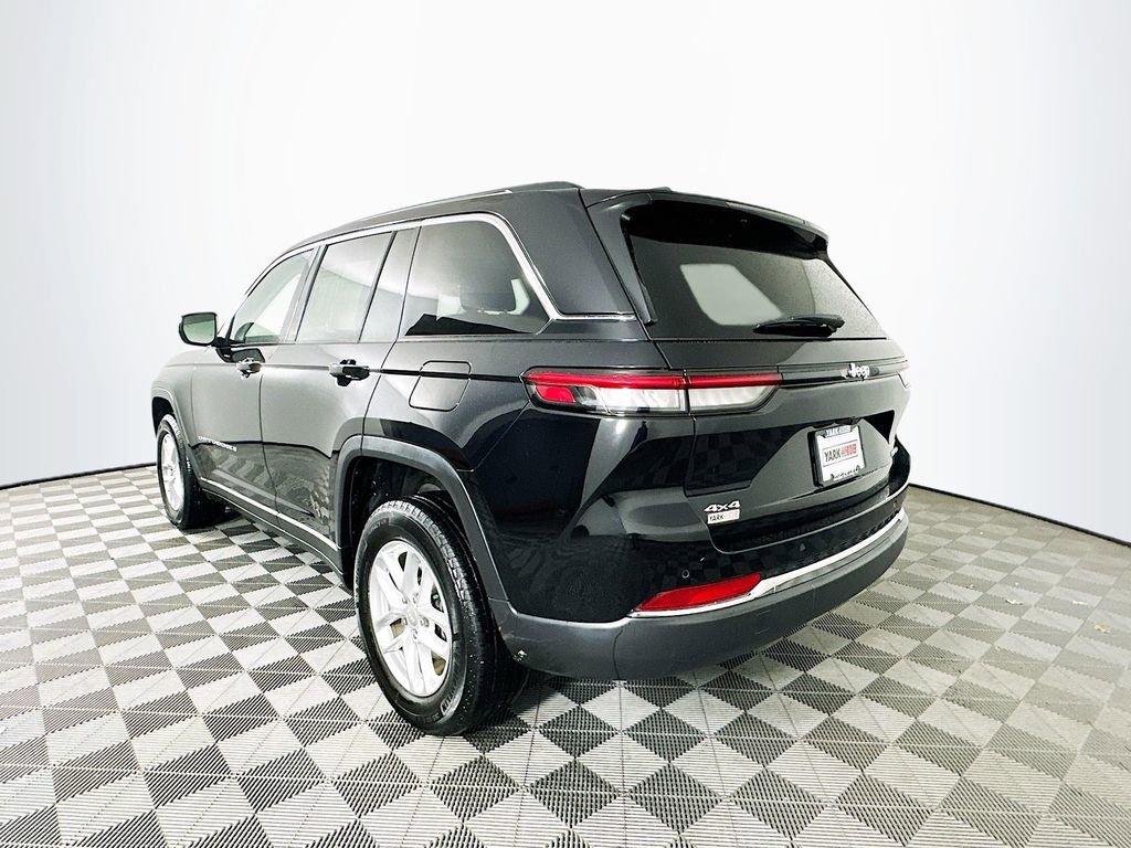 Used 2023 Jeep Grand Cherokee Laredo w/ Luxury Tech Group I image 8