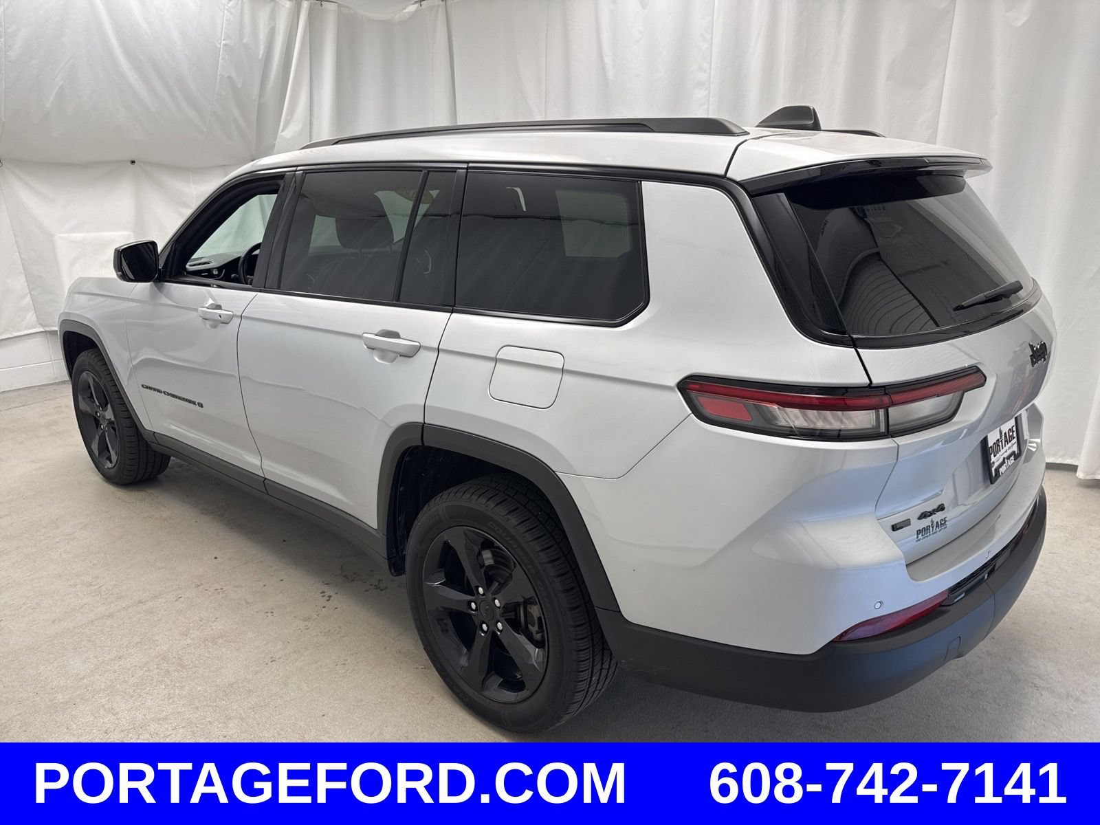 Used 2022 Jeep Grand Cherokee L Laredo AWD/4WD image 4
