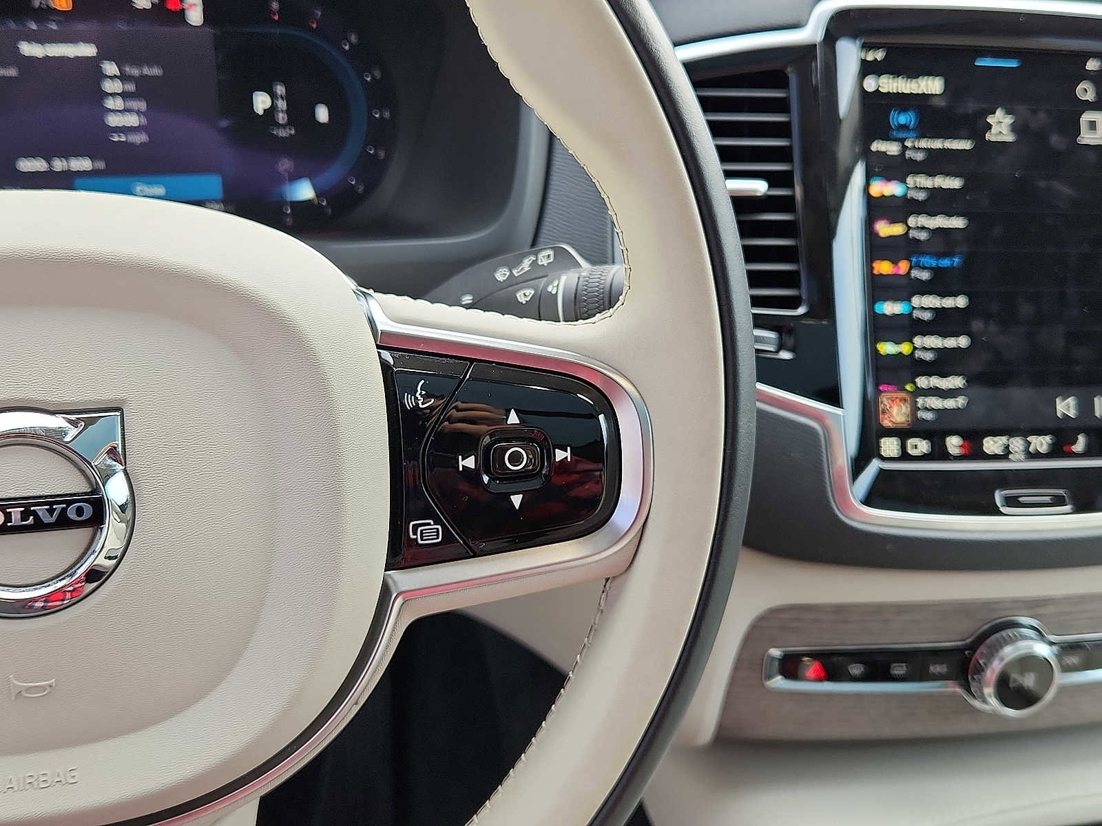 Certified 2024 Volvo XC90 B5 Plus w/ Protection Package Premier image 21