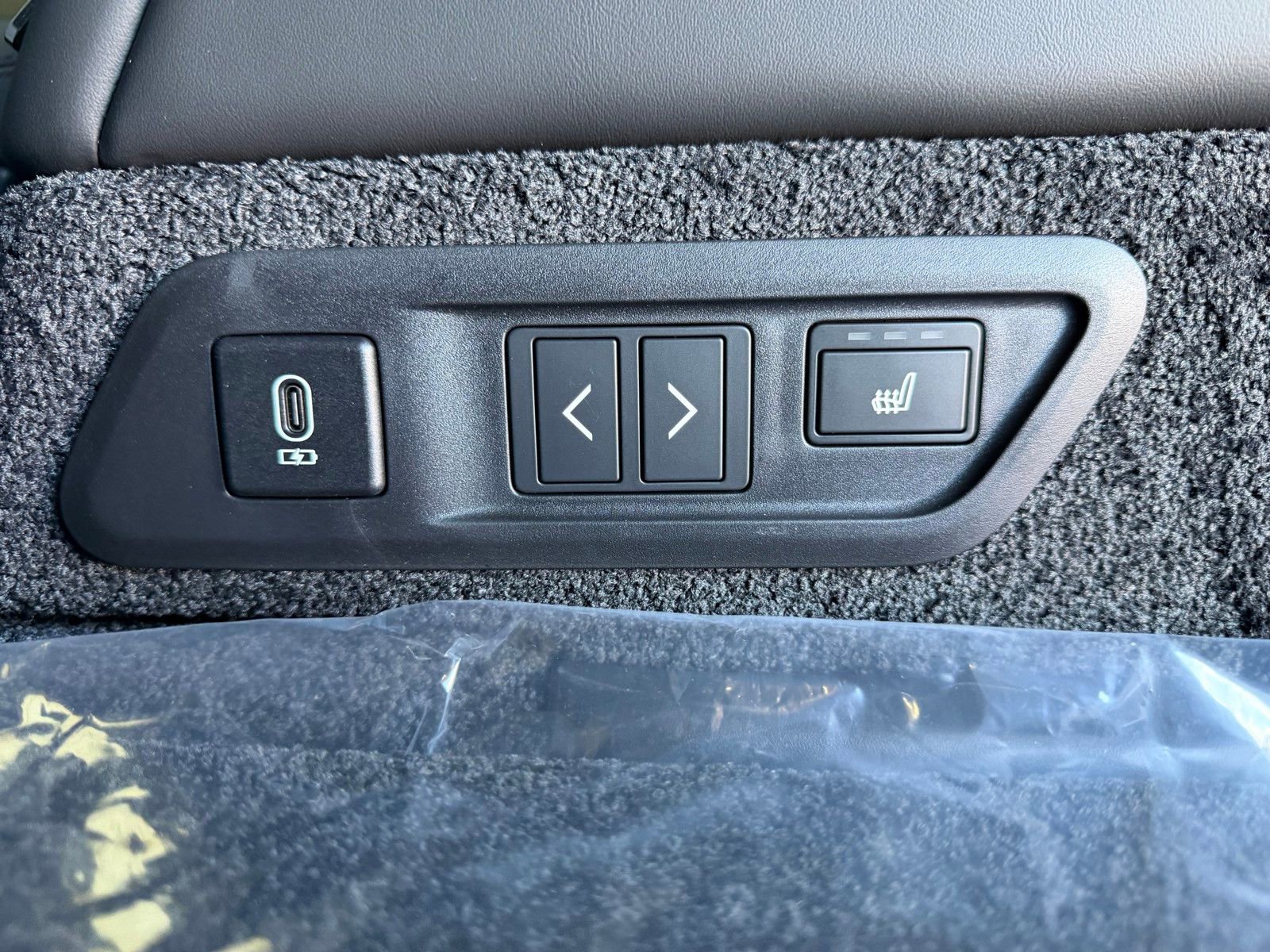 New 2026 Land Rover Range Rover Long Wheelbase SE image 32