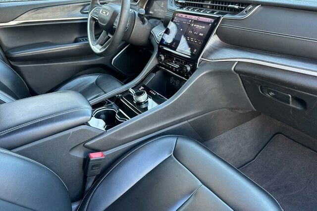 Used 2023 Jeep Grand Cherokee Limited image 13