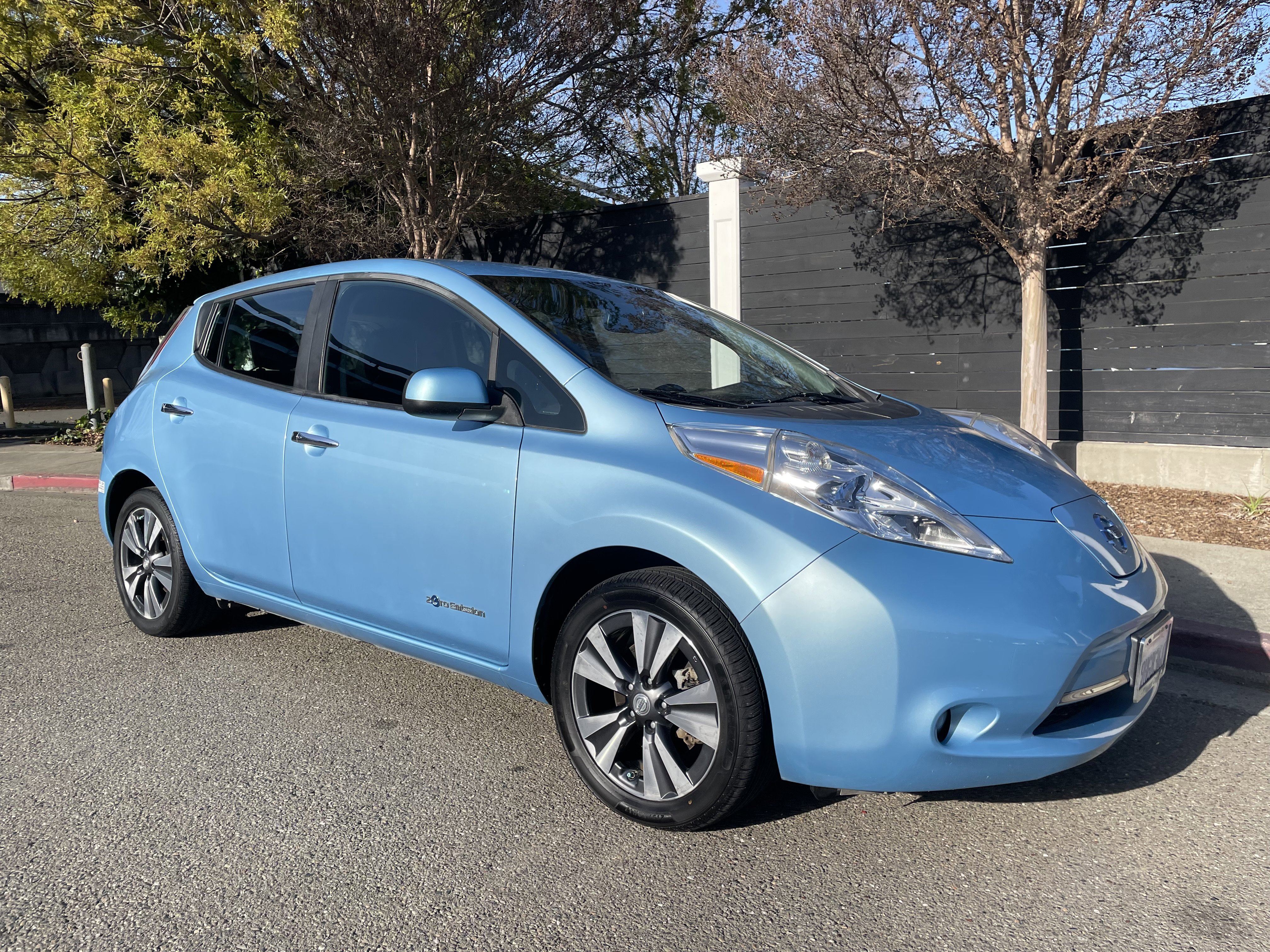 Used 2015 Nissan Leaf SL image 2