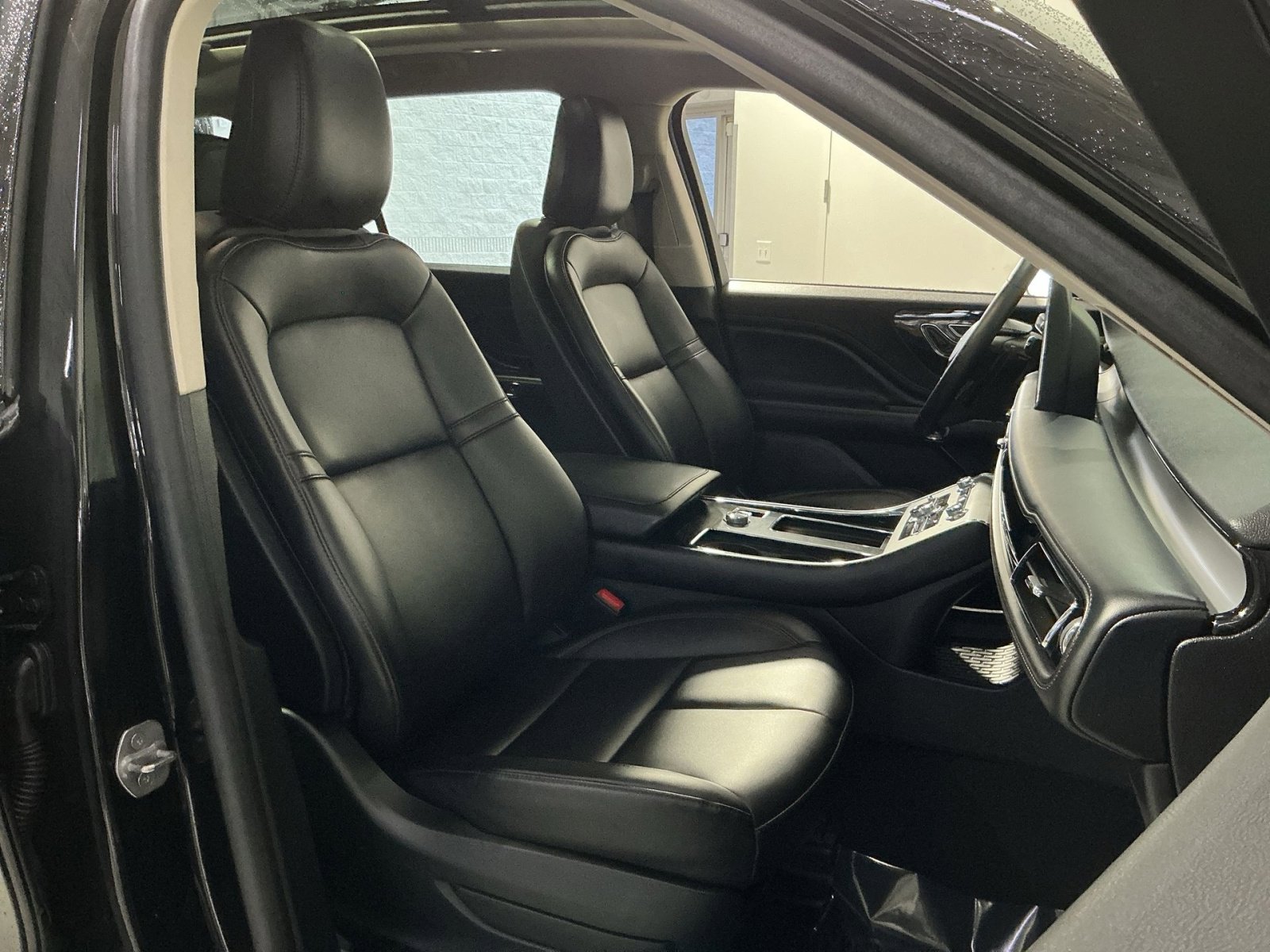 Used 2024 Lincoln Aviator AWD w/ Premium Package image 35