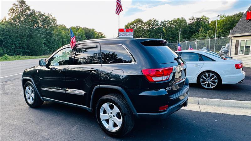 Used 2011 Jeep Grand Cherokee Laredo image 3