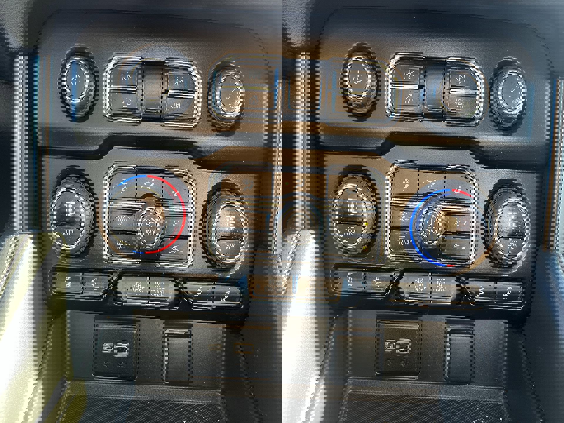 Certified 2023 Chevrolet Tahoe Z71 w/ Luxury Package image 11