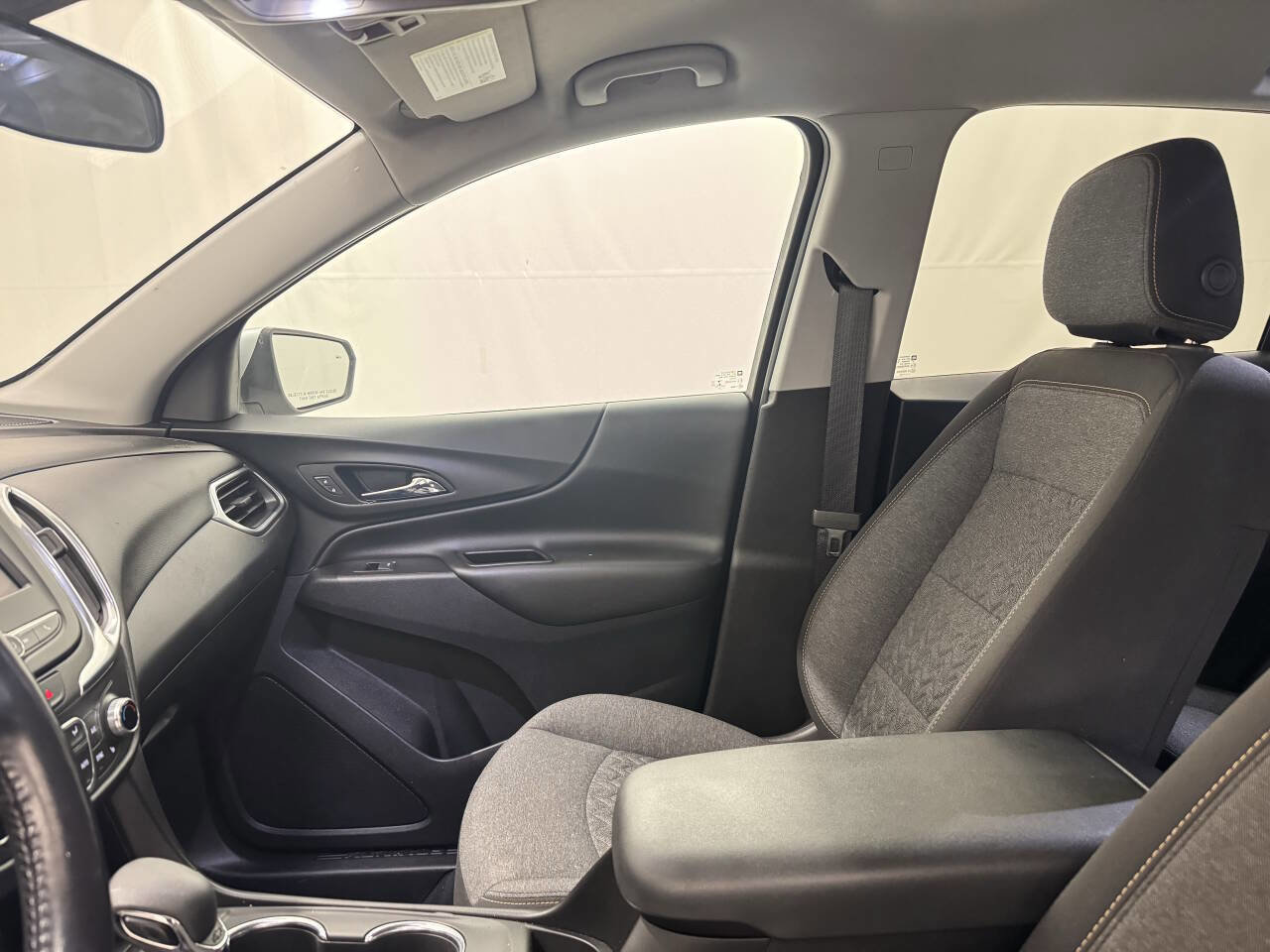 Used 2022 Chevrolet Equinox LT w/ Driver Convenience Package image 16