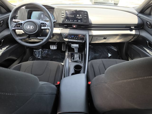 Used 2025 Hyundai Elantra Sport FWD image 14