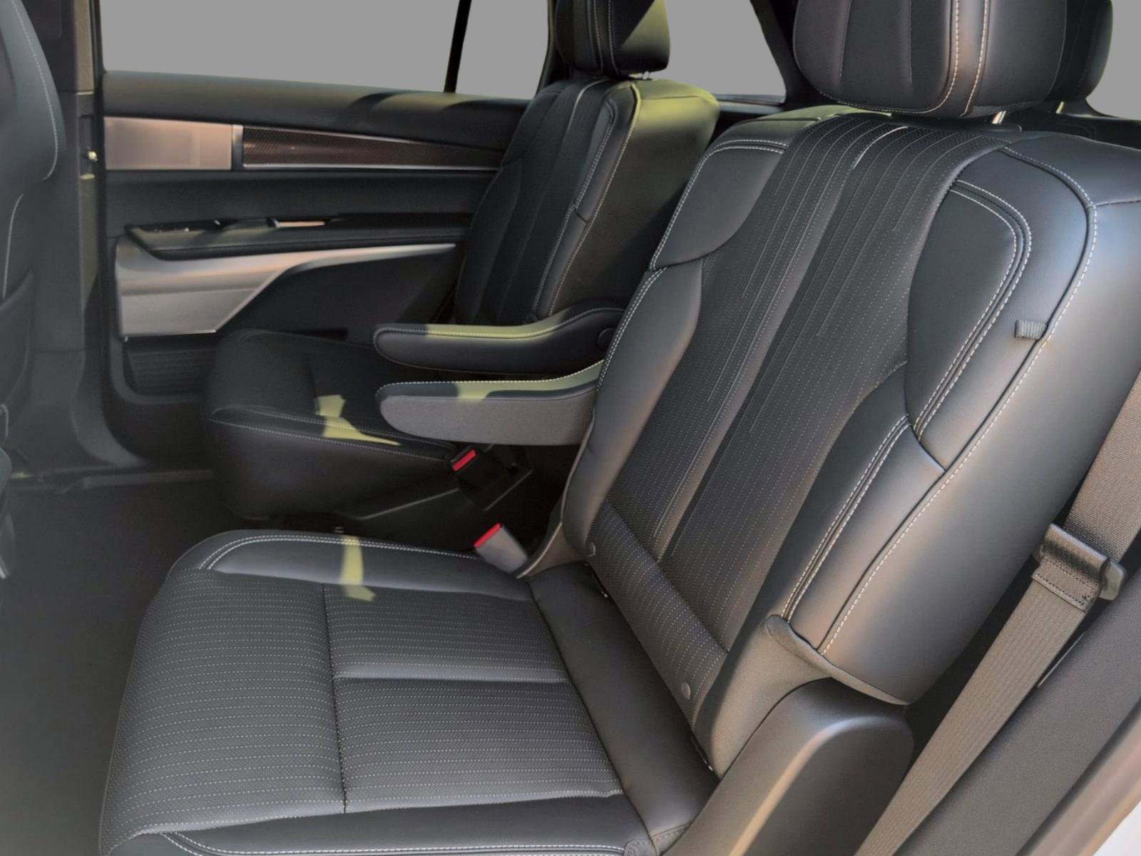 New 2026 Cadillac Vistiq Sport image 27