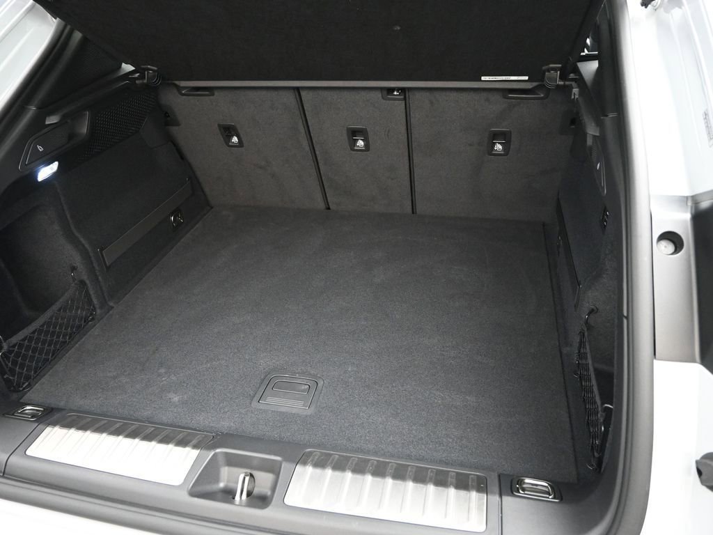 Used 2024 Porsche Macan 4 Electric w/ Premium Package image 32